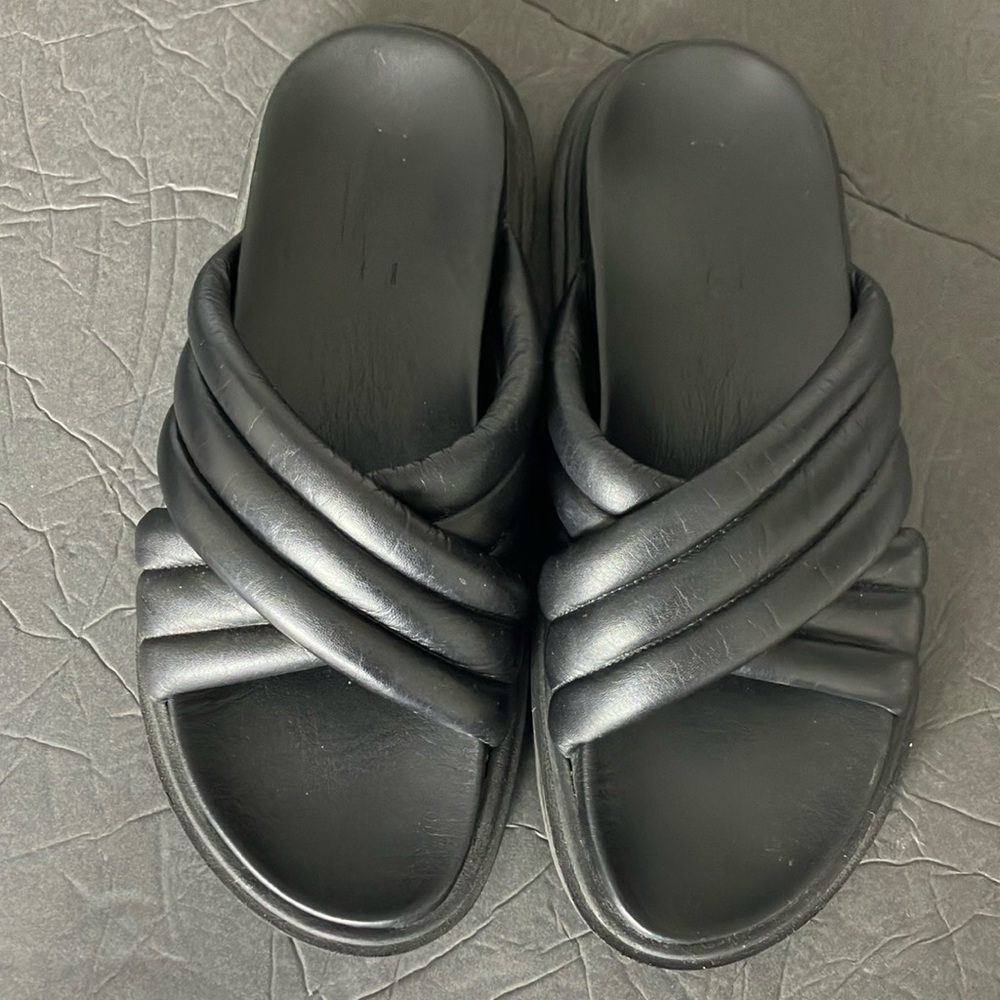 Maneo The Label black slides size 9 worn once